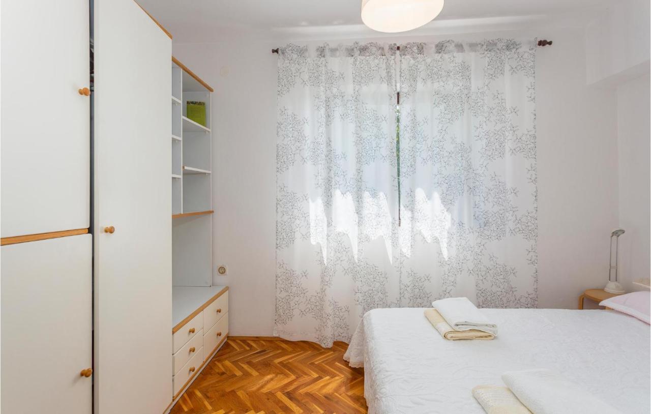 Beautiful Apartment In Omisalj With Kitchen Exterior foto